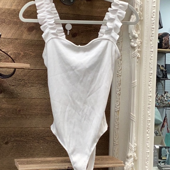 Francesca’s Blue Rain ruffle body suit Size Large - Picture 4 of 7